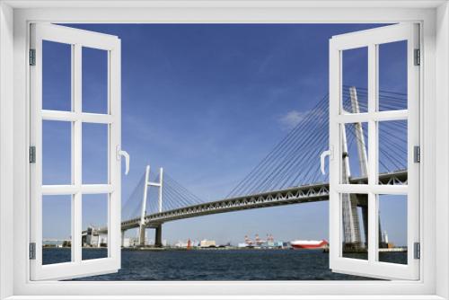 Fototapeta Naklejka Na Ścianę Okno 3D - 海上からの横浜ベイブリッジ