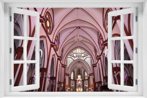 Nef de la basilique du Sacré Coeur à Pondichéry, Inde du Sud