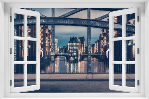 Fototapeta Naklejka Na Ścianę Okno 3D - Wasserschloss in der Speicherstadt
