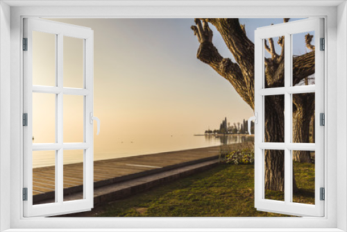 Fototapeta Naklejka Na Ścianę Okno 3D - Scorcio del lago di Garda a Bardolino