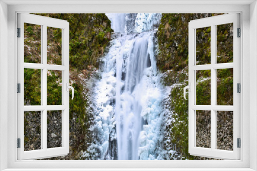 Fototapeta Naklejka Na Ścianę Okno 3D - Icy Blue Frozen Waterfall in Oregon USA