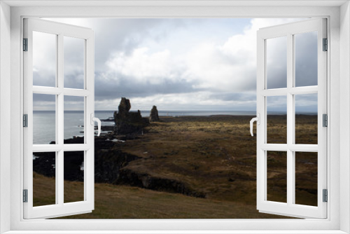 Fototapeta Naklejka Na Ścianę Okno 3D - Cliffs and ocean in Iceland on the Snæfellsnes Peninsula