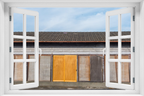 Fototapeta Naklejka Na Ścianę Okno 3D - 古い小屋の扉　Door of the old hut