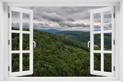 Fototapeta Naklejka Na Ścianę Okno 3D - górski widok las
