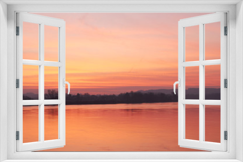 Fototapeta Naklejka Na Ścianę Okno 3D - Sonnenaufgang am Fluss