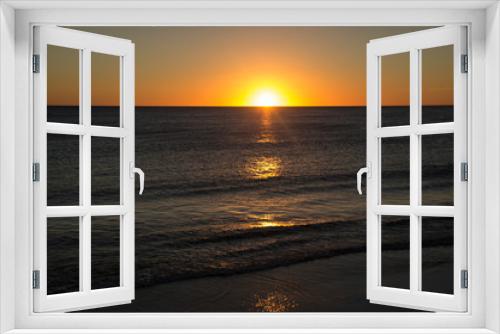 Fototapeta Naklejka Na Ścianę Okno 3D - Atardecer en la playa