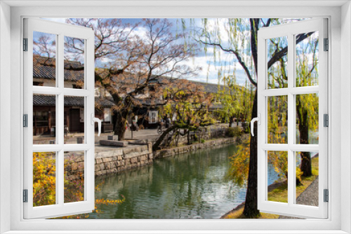 Fototapeta Naklejka Na Ścianę Okno 3D - Kurashiki canal with trees and houses in Japan 
