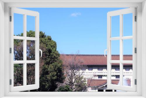 Fototapeta Naklejka Na Ścianę Okno 3D - 東京国立博物館の建物と空