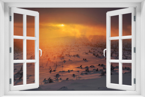 Fototapeta Naklejka Na Ścianę Okno 3D - piękny zachód słońca w górach, śnieżna zima