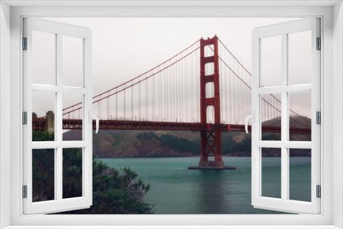 Fototapeta Naklejka Na Ścianę Okno 3D - The  Golden Gate Bridge in San Francisco during an overcast day