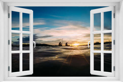 Fototapeta Naklejka Na Ścianę Okno 3D - Zwei Angler im Kanu auf See im Sonnernuntergang