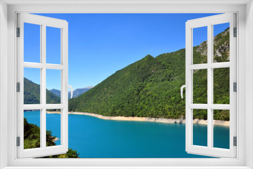 Fototapeta Naklejka Na Ścianę Okno 3D - Blue lake in mountains