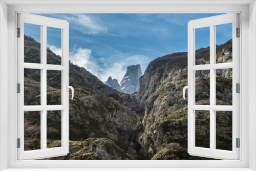 Fototapeta Naklejka Na Ścianę Okno 3D - Naranjo de Bulnes