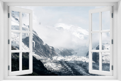 Fototapeta Naklejka Na Ścianę Okno 3D - Brume sur le Mont-Blanc