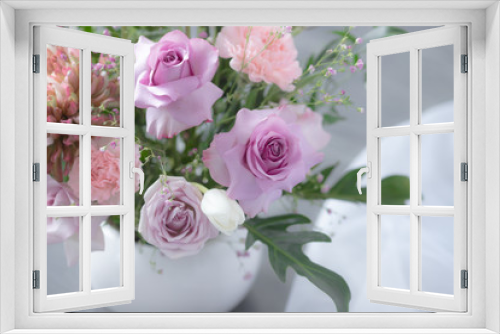 Fototapeta Naklejka Na Ścianę Okno 3D - Bouquet of lilac roses and other flowers