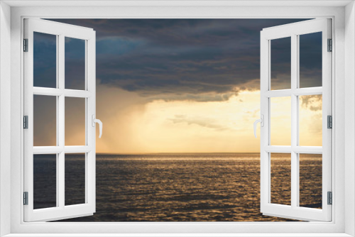 Fototapeta Naklejka Na Ścianę Okno 3D - sunset on the sea, cloudy weather