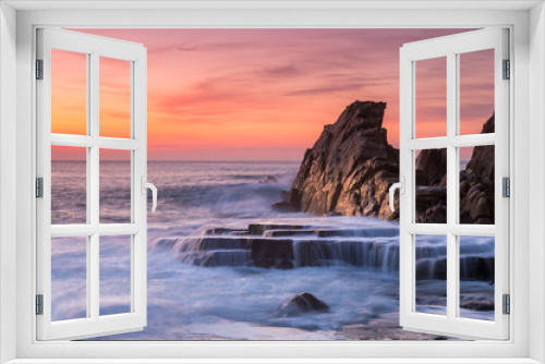 Fototapeta Naklejka Na Ścianę Okno 3D - beautiful sunset at rocky beach