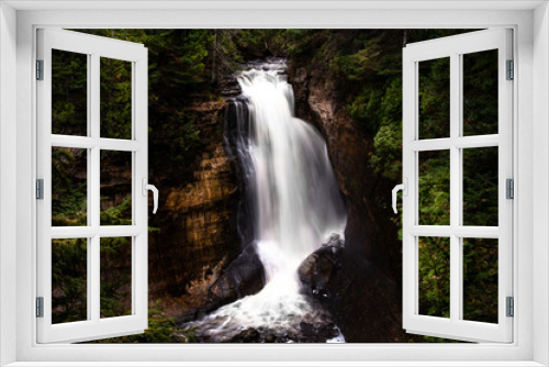 Fototapeta Naklejka Na Ścianę Okno 3D - Long exposure waterfall in Munising Michigan
