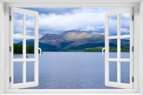 Fototapeta Naklejka Na Ścianę Okno 3D - Loch Lomond in den schottischen Highlands