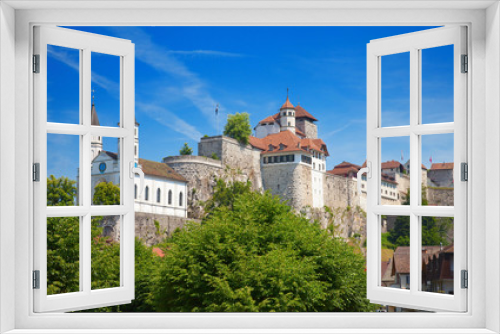 Fototapeta Naklejka Na Ścianę Okno 3D - Aarburg castle