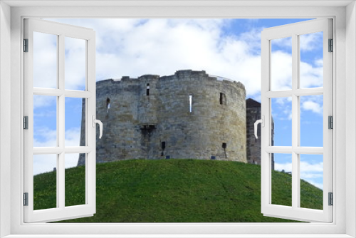 Fototapeta Naklejka Na Ścianę Okno 3D - Clifford's Tower - York, Yorkshire, England, UK