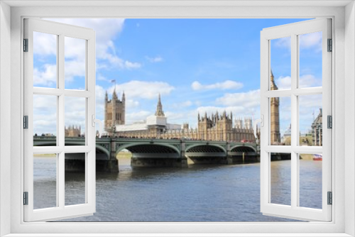 Fototapeta Naklejka Na Ścianę Okno 3D - Beautiful London seen during a city tour along thames river and famous architecture