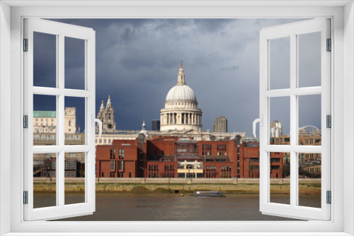 Fototapeta Naklejka Na Ścianę Okno 3D - Photo from iconic Saint Paul Cathedral in the heart of London, United Kingdom