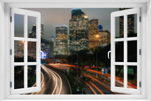 Fototapeta Naklejka Na Ścianę Okno 3D - Long exposure of traffic on Allen Parkway and the Houston skyline at night, in Houston, Texas