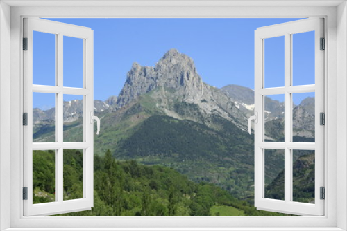 Fototapeta Naklejka Na Ścianę Okno 3D - Montaña del Pirineo, Foratata