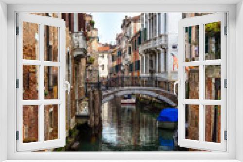 Fototapeta Naklejka Na Ścianę Okno 3D - Traditional canal street in Venice, Italy