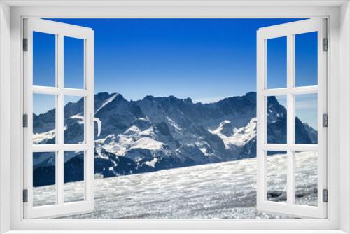 Fototapeta Naklejka Na Ścianę Okno 3D - Garmischer Berge mit Schneekulisse