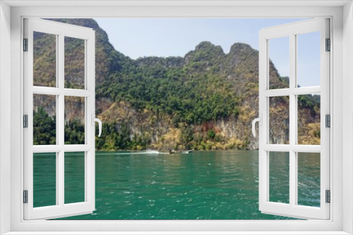 Fototapeta Naklejka Na Ścianę Okno 3D - tropical landscape on chiao lan lake in khao sok