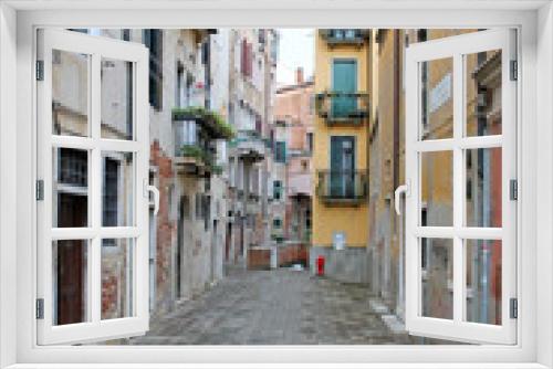Fototapeta Naklejka Na Ścianę Okno 3D - Narrow old street in Venice Italy