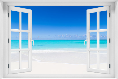 Fototapeta Naklejka Na Ścianę Okno 3D - Gorgeous white sand beach and blue sky on Turks and Caicos Islands. 
