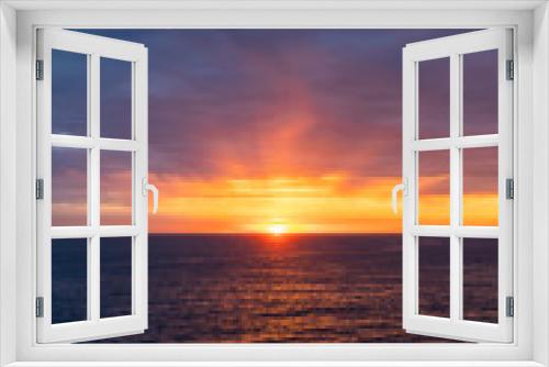 Fototapeta Naklejka Na Ścianę Okno 3D - Cloudy sunrise view over the ocean horizon.