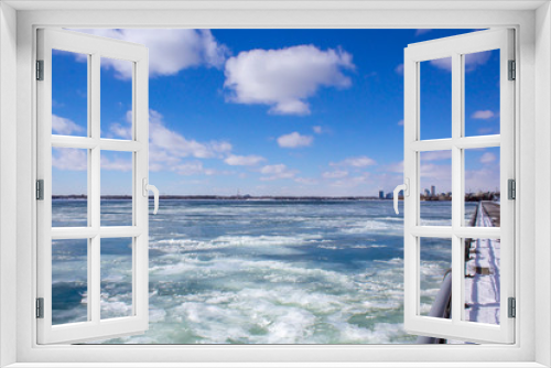 Fototapeta Naklejka Na Ścianę Okno 3D - River view of frozen icy river at Niagara River