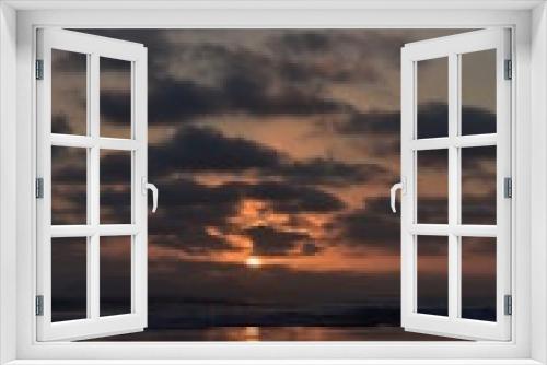 Fototapeta Naklejka Na Ścianę Okno 3D - Atardecer nublado