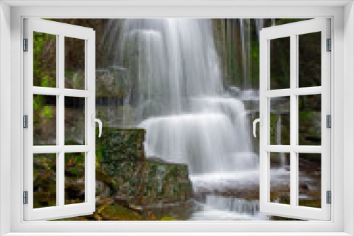 Fototapeta Naklejka Na Ścianę Okno 3D - Harmby waterfall in woodland.