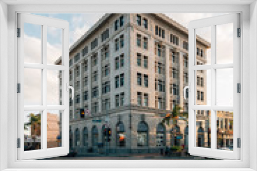 Fototapeta Naklejka Na Ścianę Okno 3D - Historic building in downtown Santa Ana, California
