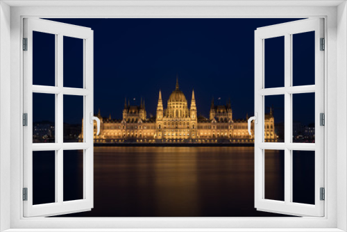 Fototapeta Naklejka Na Ścianę Okno 3D - A view of Hungarian Parliament building at night