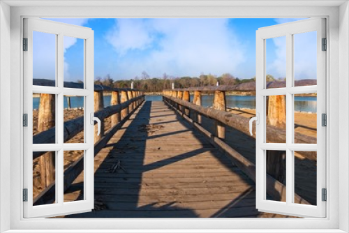 Fototapeta Naklejka Na Ścianę Okno 3D - Wooden pier on the beach