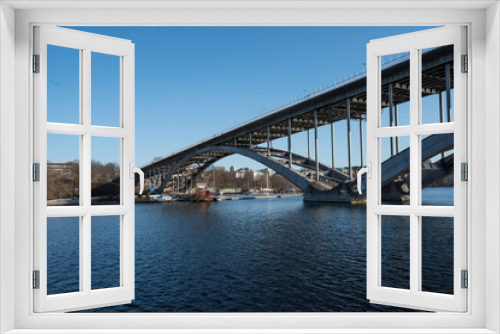 Fototapeta Naklejka Na Ścianę Okno 3D - Water view over the Riddarfjärden bay and bridge in Stockholm a sunny spring day,