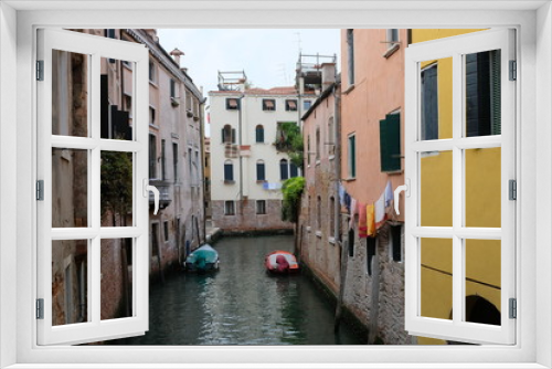 Fototapeta Naklejka Na Ścianę Okno 3D - Typical waterway in Venice