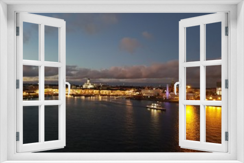 Fototapeta Naklejka Na Ścianę Okno 3D - Sunset cityscape of Helsinki port, Finland