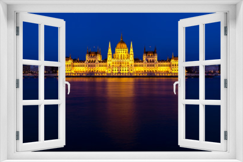 Fototapeta Naklejka Na Ścianę Okno 3D - Budapest's iconic Parliament  Building