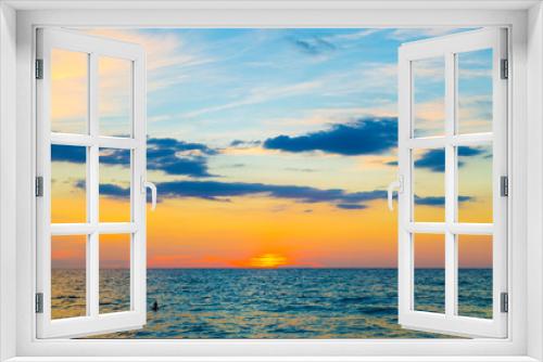 Fototapeta Naklejka Na Ścianę Okno 3D - Colorful sunset sky on sea beach