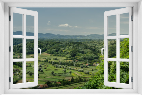 Fototapeta Naklejka Na Ścianę Okno 3D - Green hills