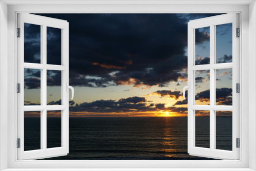Fototapeta Naklejka Na Ścianę Okno 3D - Sunrise over the Atlantic Ocean on the beach at Hutchison Island in Florida.
