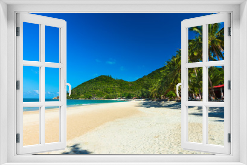 Fototapeta Naklejka Na Ścianę Okno 3D - View of nice tropical beach with palm tree. Holiday and vacation concept.