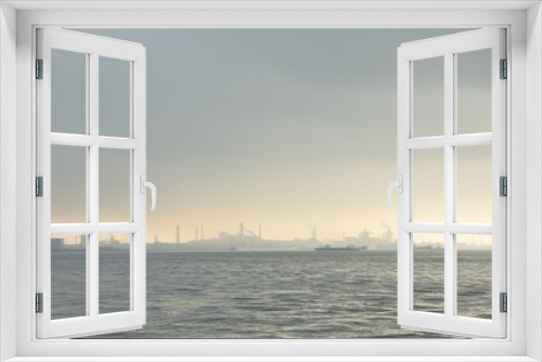 Fototapeta Naklejka Na Ścianę Okno 3D - 朝靄の東京湾
